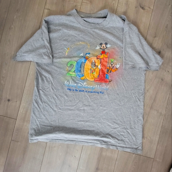 Vintage 2001 Disney World Tee - Picture 1 of 1